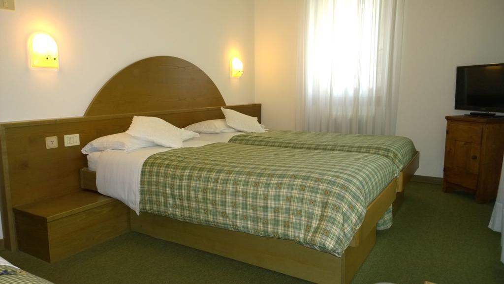 La Felce Bed & Breakfast Carisolo Bilik gambar