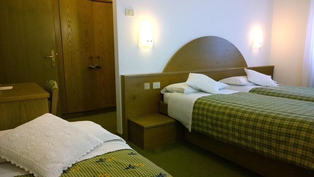 La Felce Bed & Breakfast Carisolo Bilik gambar