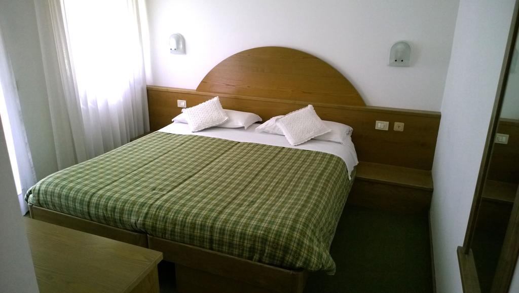 La Felce Bed & Breakfast Carisolo Bilik gambar