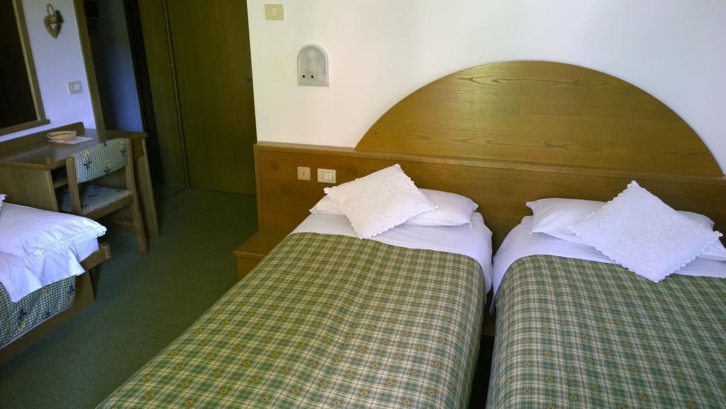 La Felce Bed & Breakfast Carisolo Bilik gambar