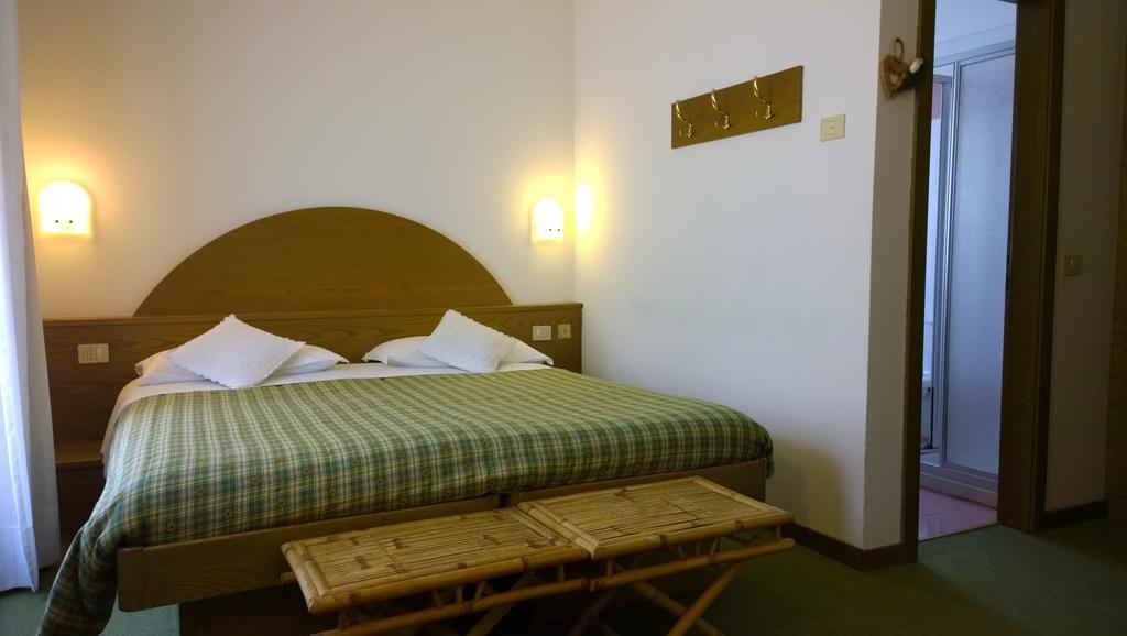 La Felce Bed & Breakfast Carisolo Bilik gambar