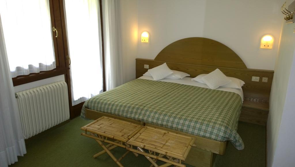La Felce Bed & Breakfast Carisolo Bilik gambar